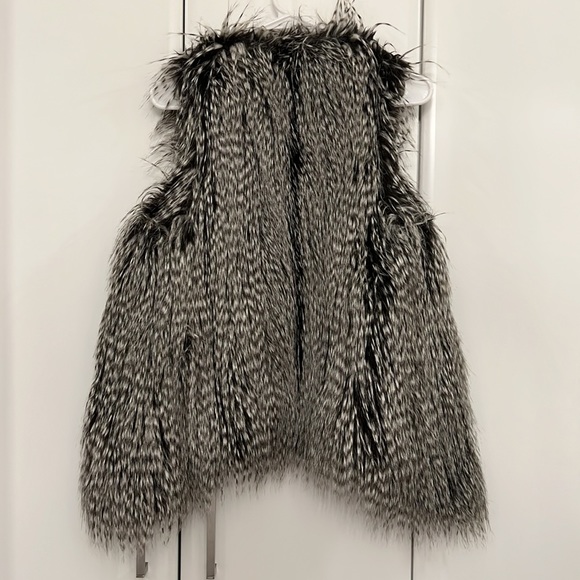 ✨GUESS✨ Fur Vest - XS - Picture 2 of 6